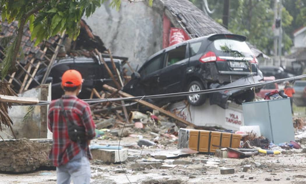Ινδονησία: Βιβλική καταστροφή μετά το φονικό τσουνάμι - Το ολέθριο λάθος των Αρχών (pics+vids)