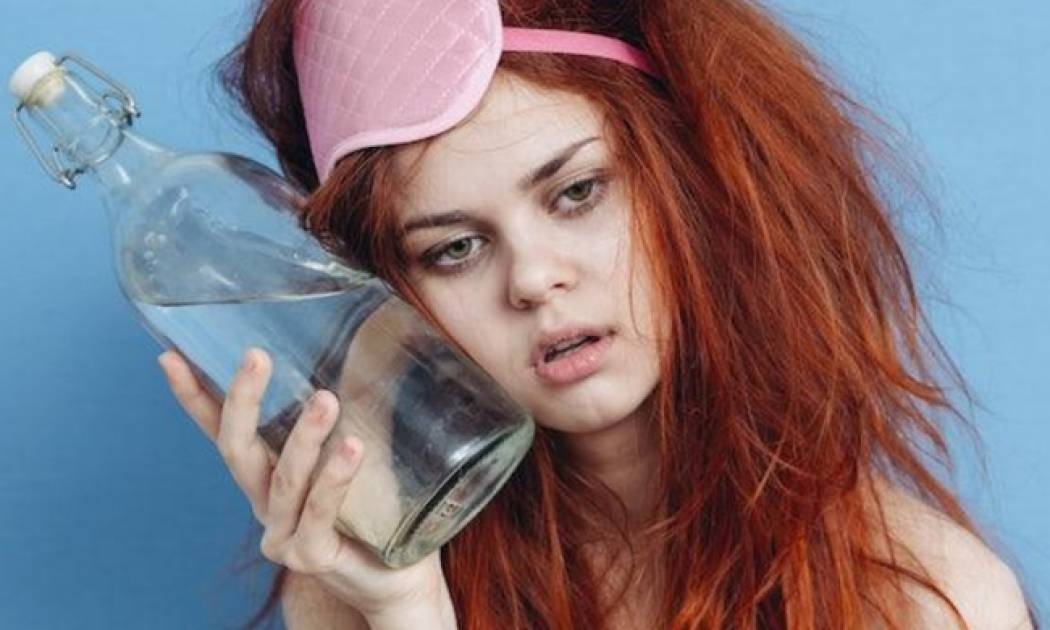 Hangover Christmas Edition: 5 tips για να το αντιμετωπίσεις!