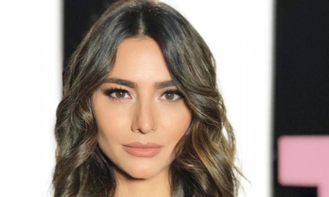 H Hλιάνα Παπαγεωργίου μόλις φόρεσε το απόλυτο outfit για τις γιορτές