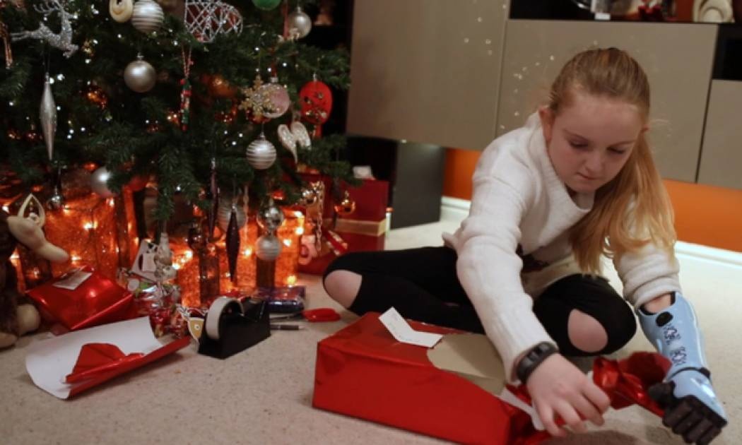 Άγνωστος της έκανε το πιο πολύτιμο δώρο της ζωής της! (vid)