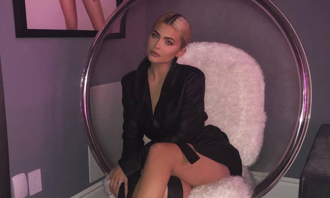 H Kylie Jenner έκανε την πιο ανατρεπτική αλλαγή στα μαλλιά της