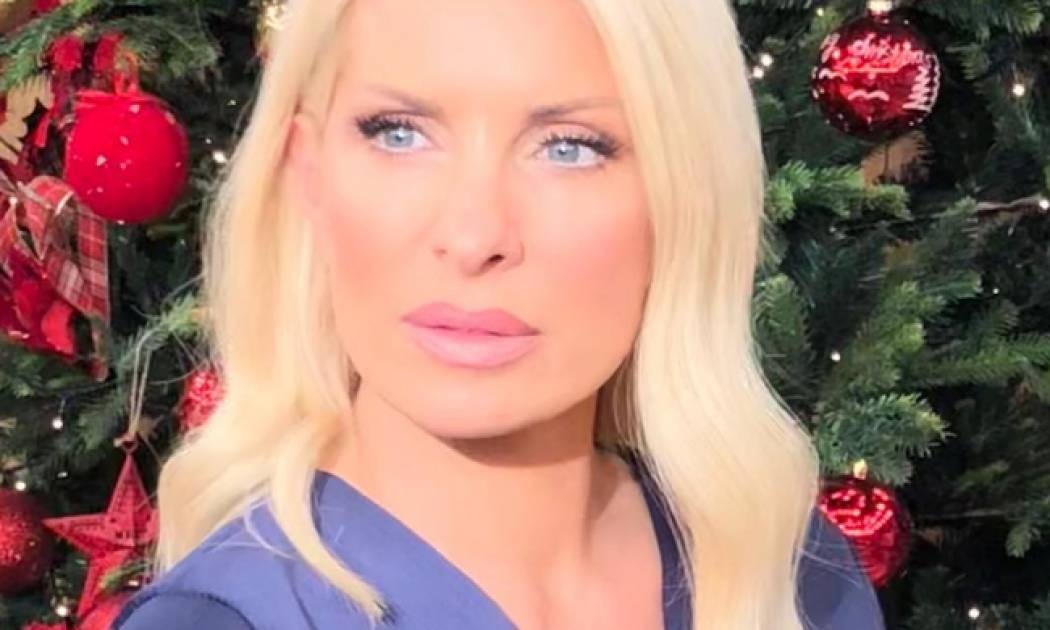 To τρικ της Ελένης Μενεγάκη για να φαίνεται πιο ψηλή