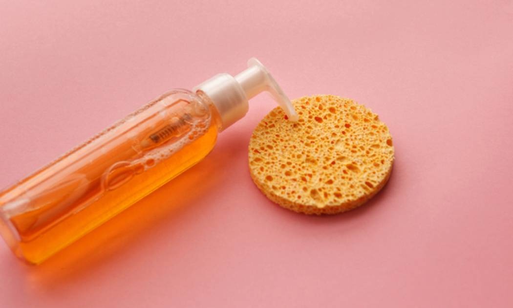 Έλαια για τον καθαρισμό της επιδερμίδας: Ποια είναι τα οφέλη (video)