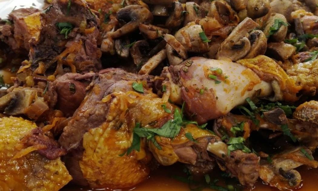 Κοτόπουλο κρασάτο με χοντρό μακαρόνι