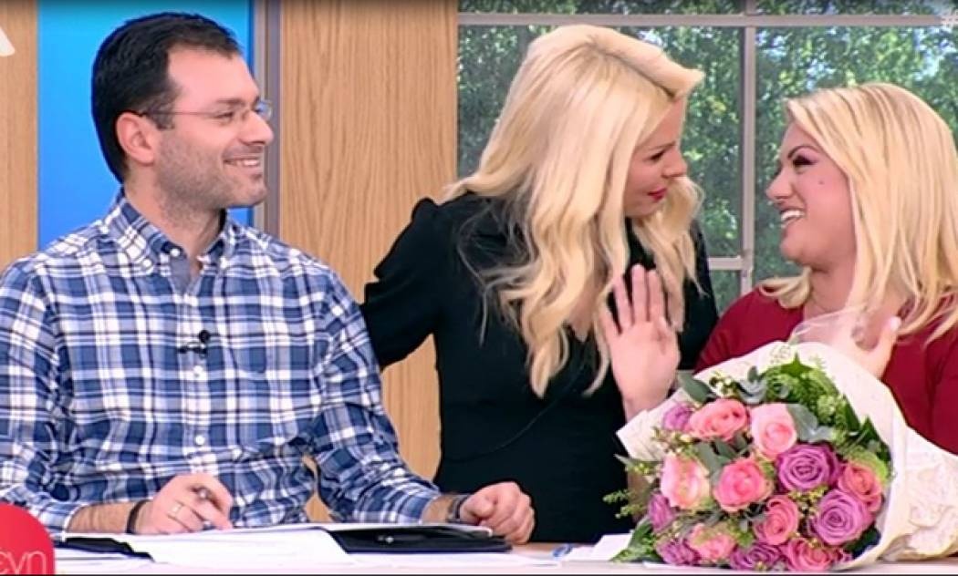 Ελένη: «Κάγκελο» η παρουσιάστρια με τα ερωτικά μηνύματα που στέλνουν σε συνεργάτιδά της