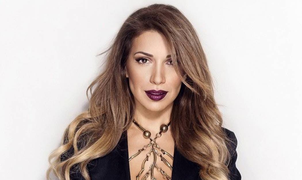 Ελένη Χατζίδου: Αποχώρησε από επίδειξη μόδας – Τι συμβαίνει με την υγεία της;