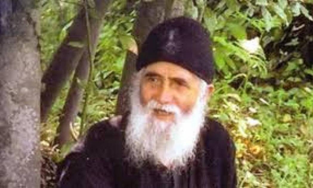 Τι γράφει η πλάκα στον τάφο του Αγίου Παϊσίου