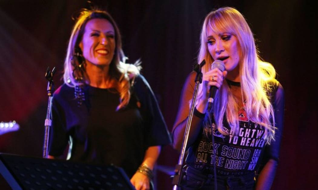 Πηγή Δεβετζή: Τώρα και τραγουδίστρια στο πλευρό της φίλης της Μαρίας Ματσούκα!