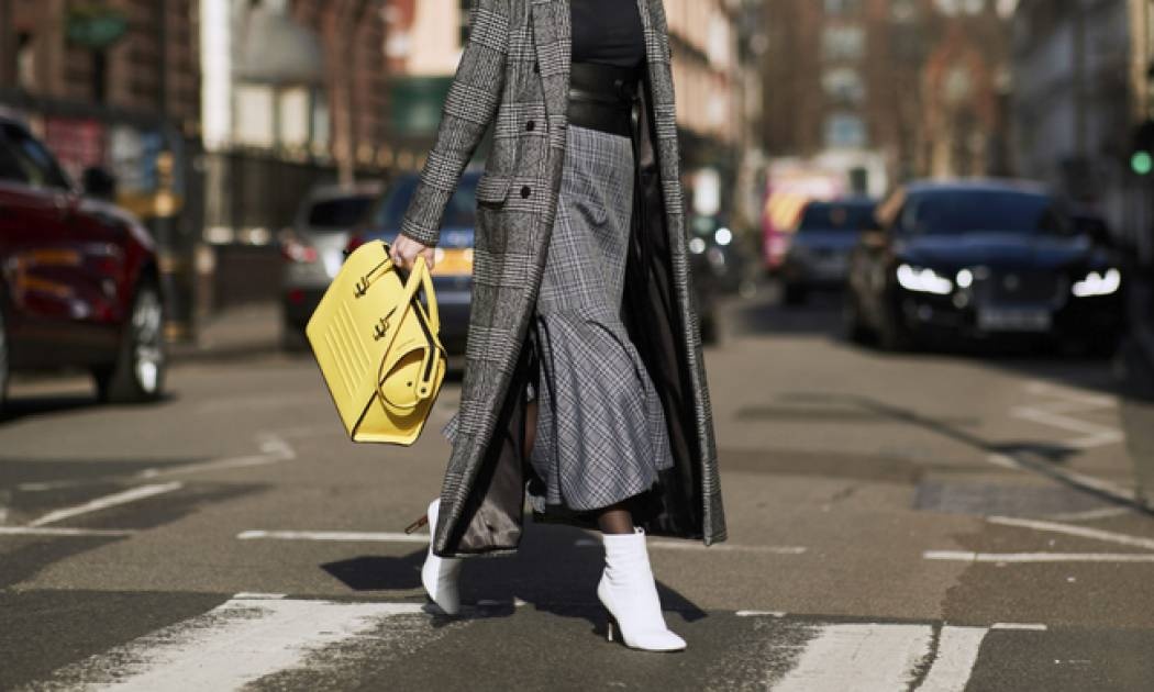 Midi Φούστα: Πώς να τη φορέσεις για να φαίνεσαι πιο λεπτή