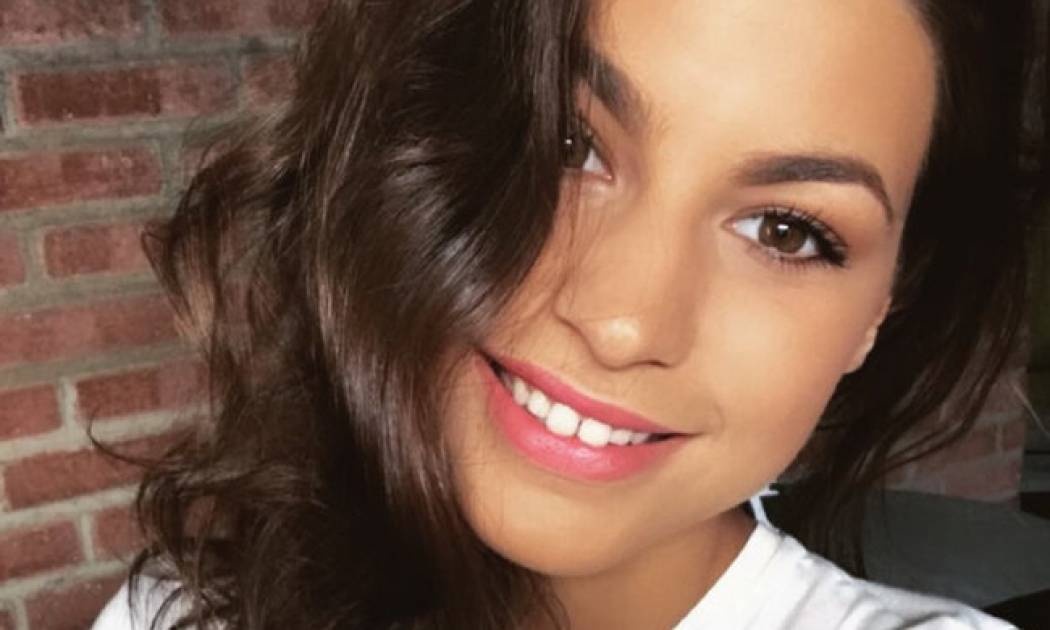 Πρόβα νυφικού για την πρωταγωνίστρια του Τατουάζ