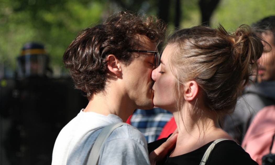 Το βασικό τρικ για να κάνεις έναν άντρα να σε ερωτευτεί