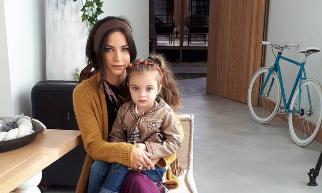 Δες πόσο μοιάζει η Λήδα του Τατουάζ με την αδερφή της