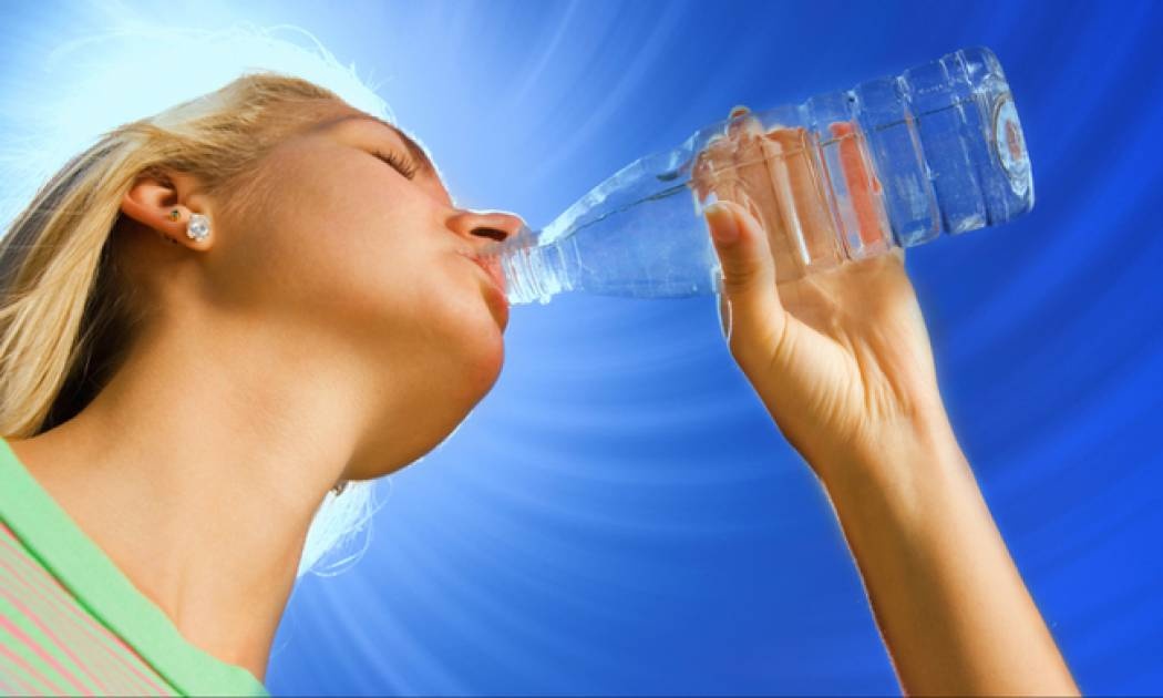 Όσα πρέπει να ξέρετε για την αφυδάτωση, σε εικόνες