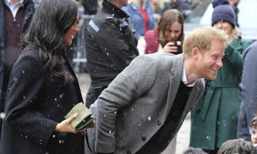 Ο πρίγκιπας Harry ζητάει συμβουλές για γονείς σε ένα βίντεο που έγινε viral