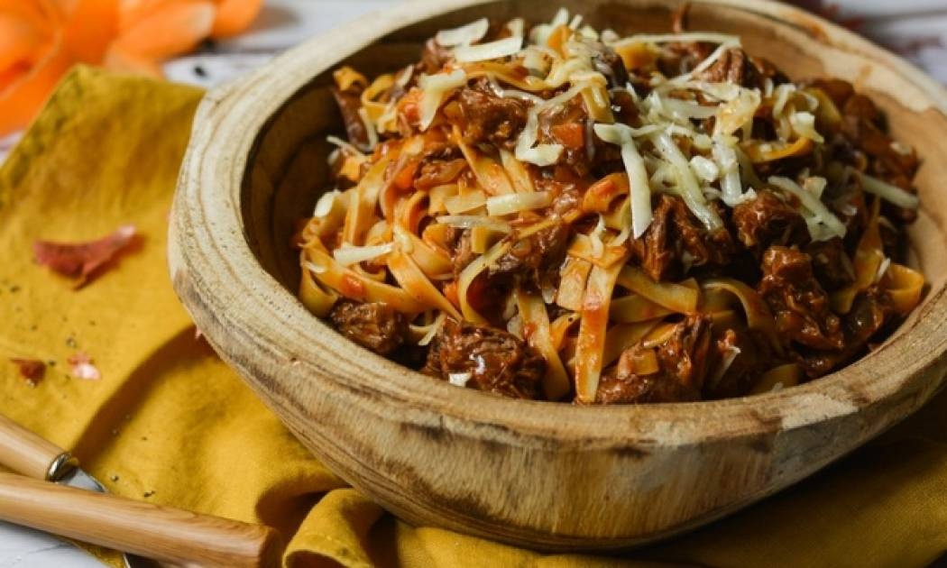 Απίθανη ιδέα του Τσούλη για το Κυριακάτικο τραπέζι: Ταλιατέλες με μοσχαράκι