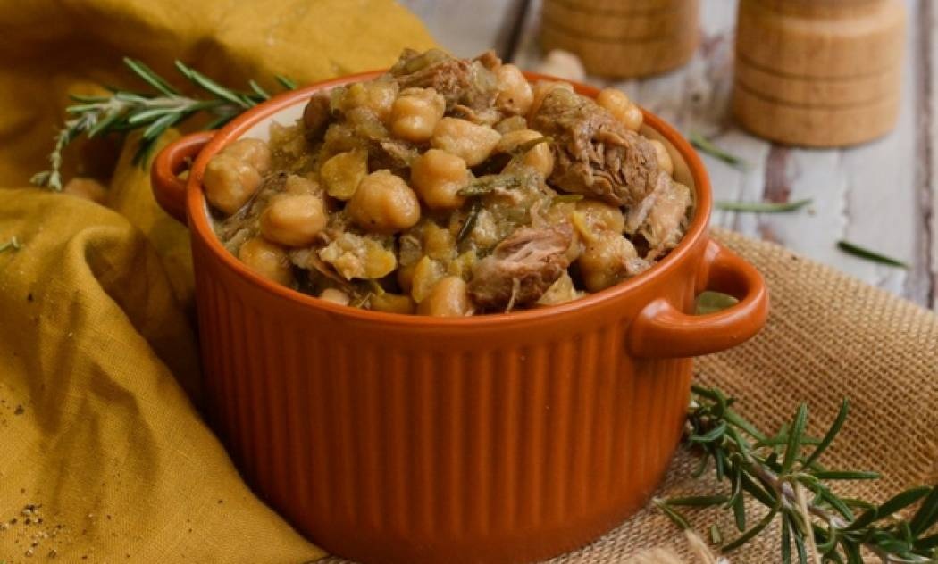 Ρεβίθια στο φούρνο με αρνί