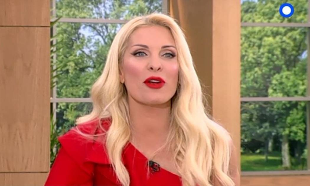 Ελένη: Το δώρο που έλαβε για του Αγίου Βαλεντίνου: «Είναι πικάντικο και… δεν μπορώ να το δείξω»!