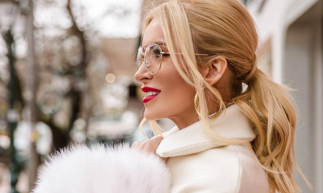 Κατερίνα Καινούργιου: Ντύθηκε νύφη πρώτη φορά και... αυτοτρολάρεται