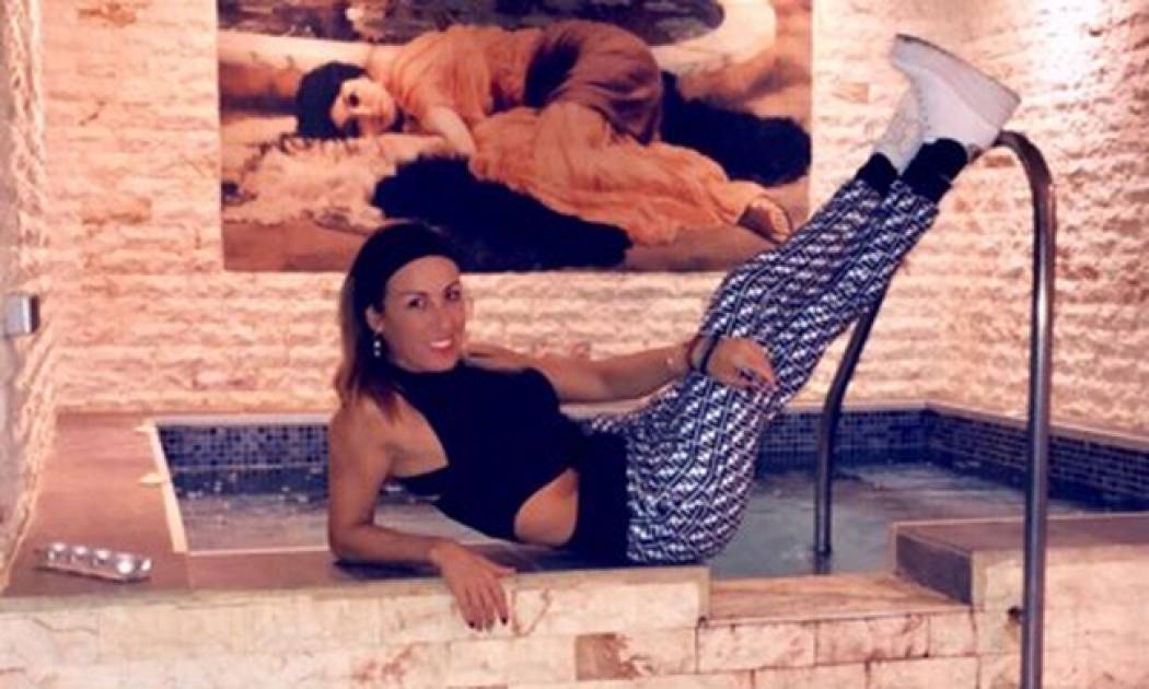 Πηγή Δεβετζή: Η σέξι πόζα σε spa στη Θεσσαλονίκη «έριξε» το Instagram