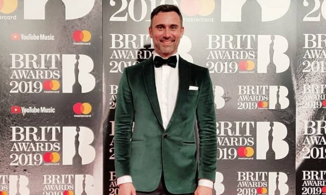 Δεν θα πιστεύετε γιατί βρέθηκε στο Λονδίνο ο Γιώργος Καπουτζίδης