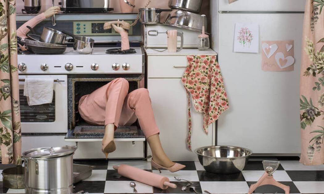 Οι «Ανώνυμες Γυναίκες» της Patty Carroll: Μια φωτογράφος καταρρίπτει το μύθο της αστικής τελειότητας