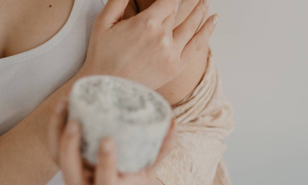 Φτιάξε body scrub με βανίλια και macadamia oil