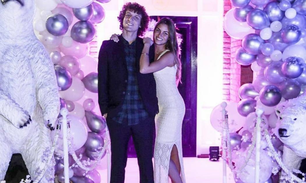 Η ρομαντική πρόταση γάμου του Νταβίντ Λουίζ στη σύντροφό του (vid&pics)