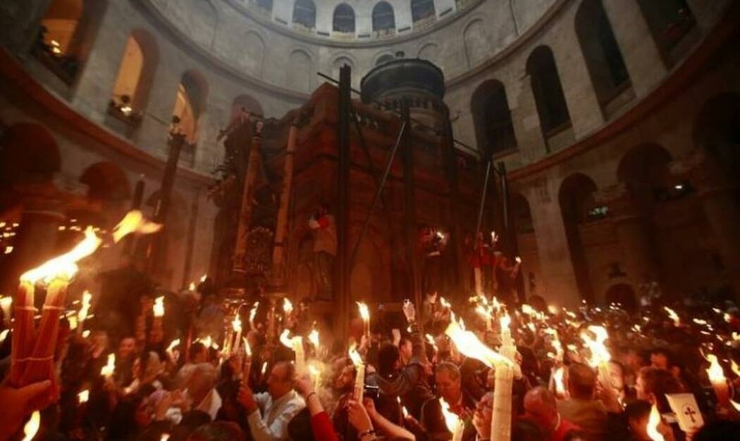 Κάθε χρόνο πριν το Πάσχα κάποιοι αμφισβητούν το Άγιο Φως - Συνέντευξη Αγιοταφίτη