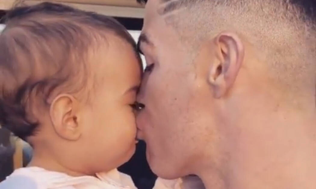 Λιώσαμε με τα φιλιά του Ronaldo στην κόρη του (vid)