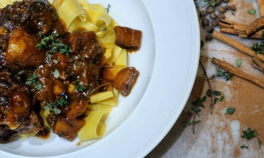 Μοσχαρίσια ουρά με παπαρδέλες