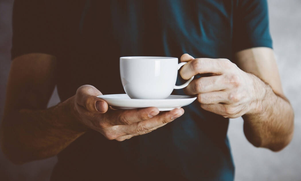 Πώς αντιδρά το σώμα όταν πίνετε πολύ καφέ (video)