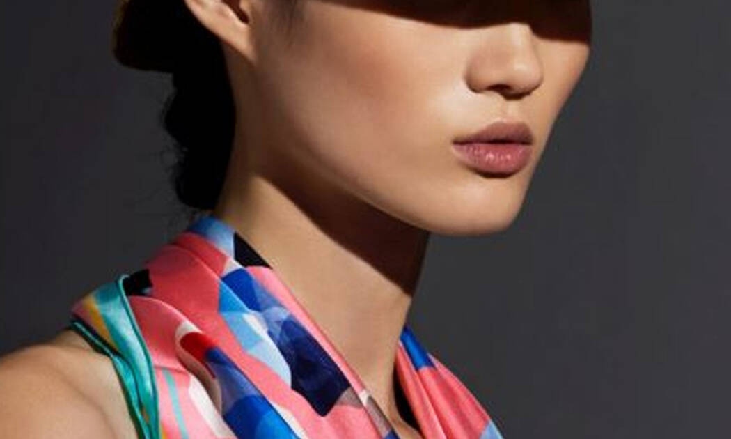 10 άκρως ανοιξιάτικα φουλάρια από τον οίκο Channel