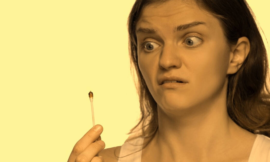 Κερί στο αυτί: Τι δείχνει το χρώμα του για την υγεία σας (video)