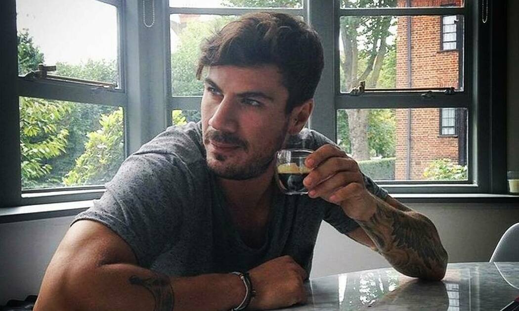 Άκης Πετρετζίκης: Οι εκπομπές του και  στη νοηματική (vid) 