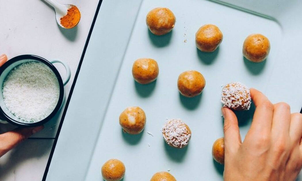 Τρουφάκια με καρύδα και γάλα