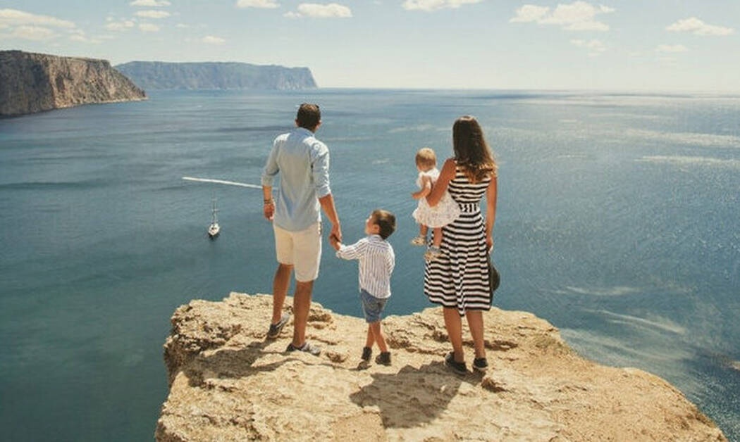 SUMMER LOADING: Αυτά είναι τα αναγκαία tips για τα πιο συναρπαστικά family trips!