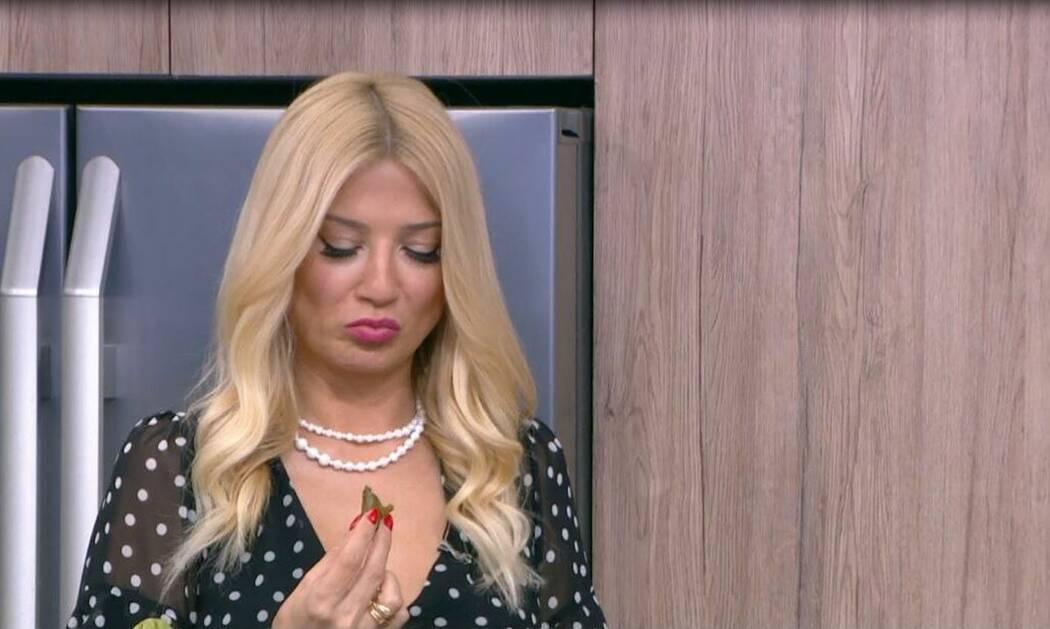 Δεν έχει ξαναγίνει! Η Σκορδά έφαγε ένα ντολμαδάκι και… εξαφανίστηκε από το πλατό! Δείτε τι συνέβη! 