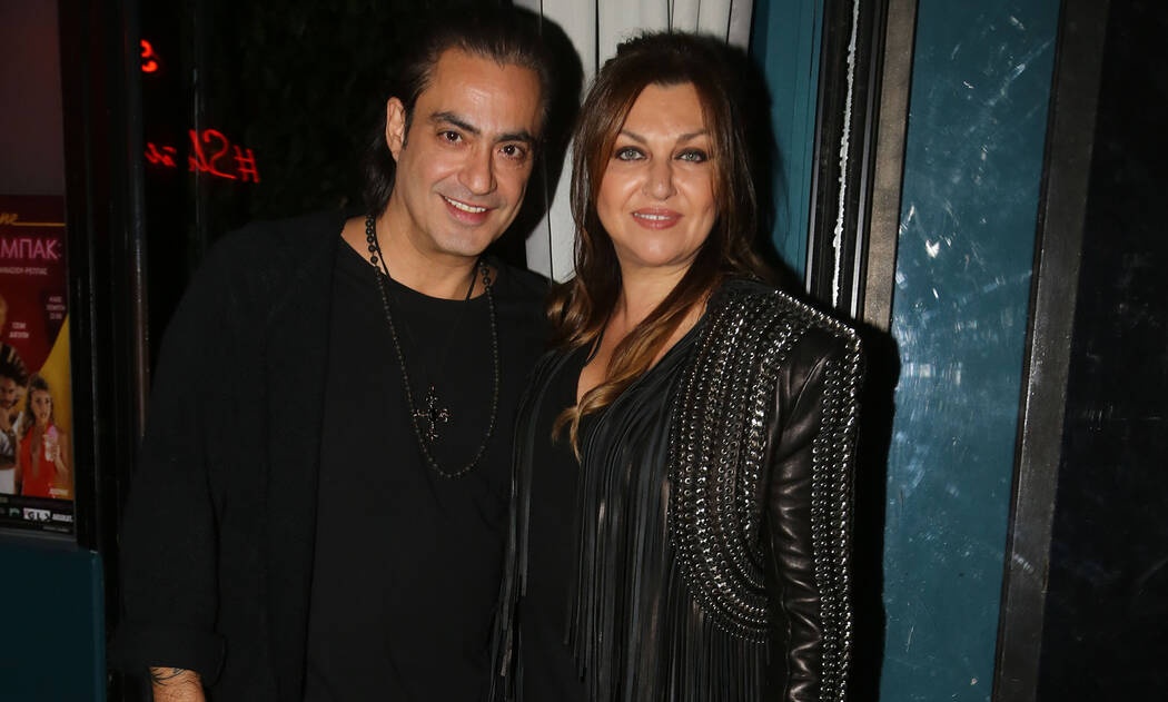 Γαρμπή - Σχοινάς: Ξέγνοιαστες στιγμές στη Μύκονο με τον 20χρονο γιο τους! (Vid)