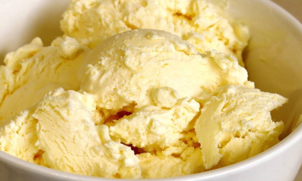 Πανεύκολο παγωτό βανίλια με δύο μόνο υλικά (vid)