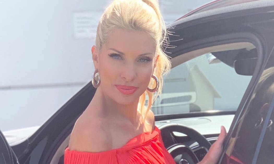 Η νέα φωτογραφία της Ελένης Μενεγάκη από την παραλία