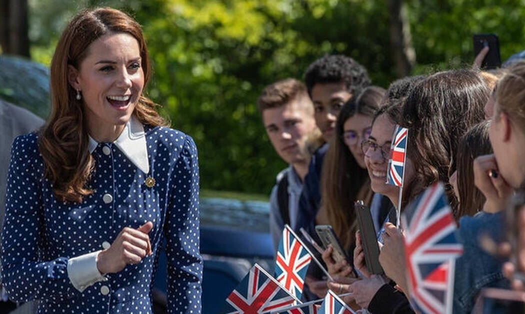 Το μυστήριο με το τα τσιρότα στα δάχτυλα της Kate Middleton συνεχίζεται: Τι συμβαίνει τέλος πάντων;