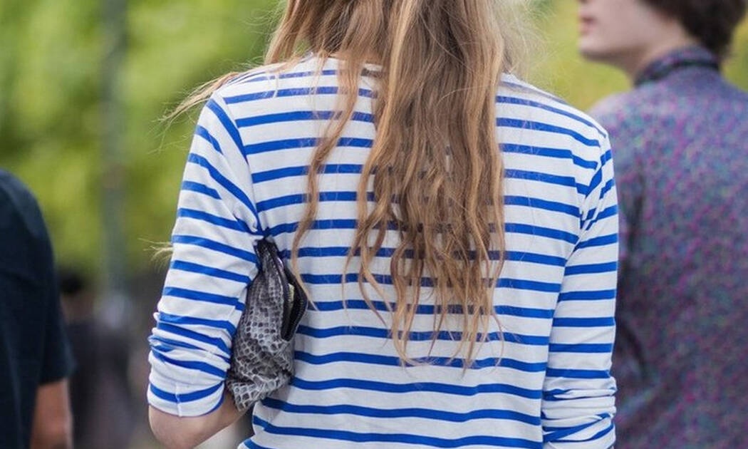 Δες 3 styling tips για το πώς να φορέσεις κομψά τις ριγέ μπλούζες