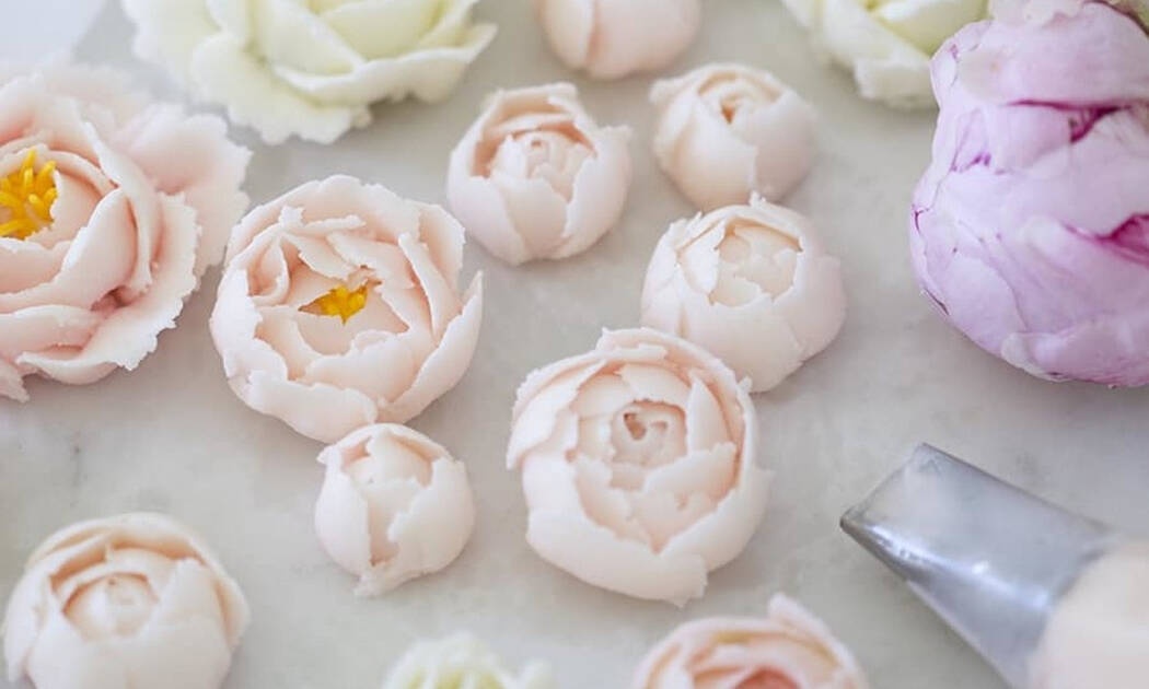 Δες πώς μπορείς να φτιάξεις λουλούδια με βουτυρόκρεμα
