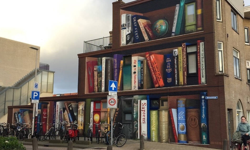 Το ζωγραφισμένο κτίριο που θυμίζει εντυπωσιακή βιβλιοθήκη