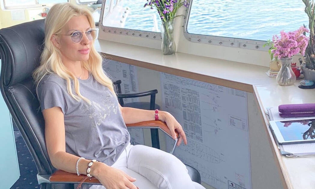 Ελένη Μενεγάκη: Η απαίτηση μιας follower και η απάντησή της (pics)