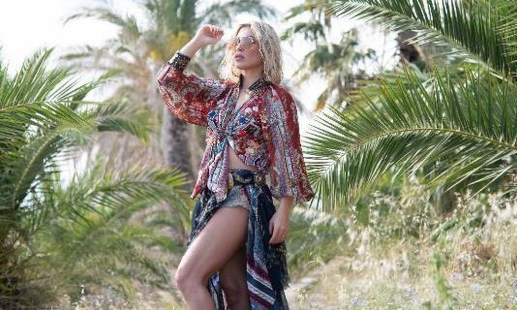 Μαρία Καρλάκη: Φωτογραφήθηκε με αέρα … Λατίνας για το νέο της τραγούδι (photos)