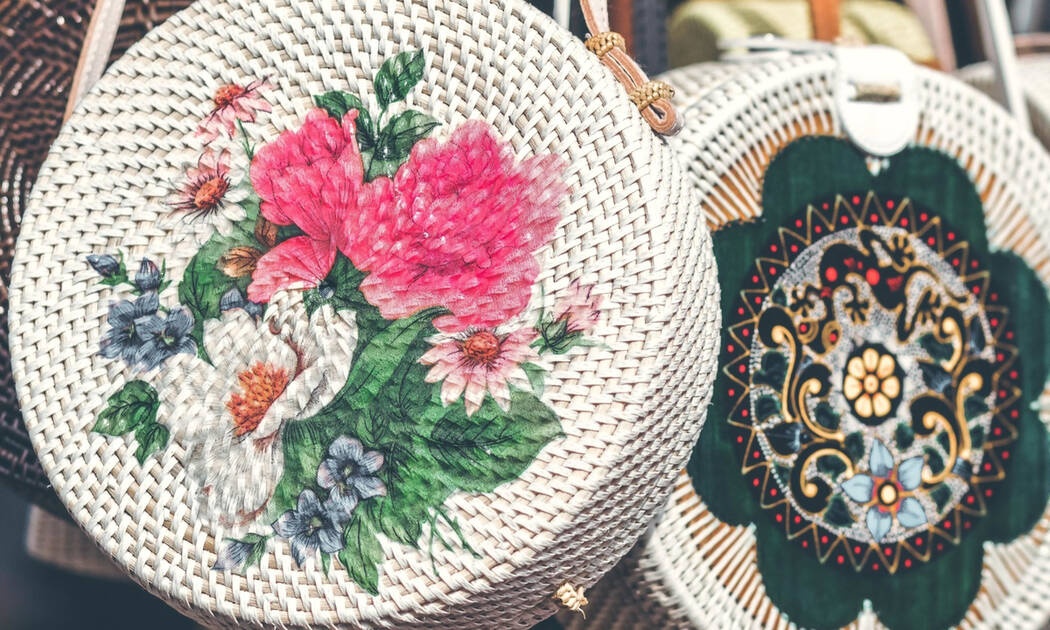 Δες πώς να φτιάξεις την πιο ωραία πλεκτή τσάντα του καλοκαιριού