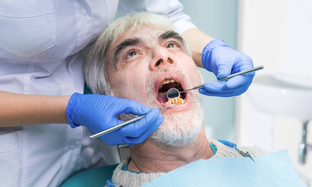 Κακή στοματική υγιεινή: Πότε συνιστά απειλή για τους πνεύμονες