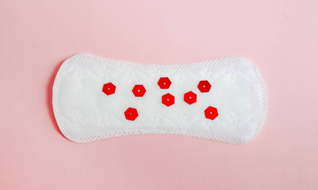 Αίμα περιόδου: Τι δείχνει για την υγεία ανάλογα με το χρώμα του (video)