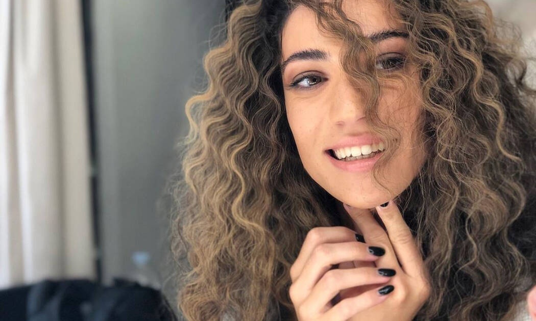 Η Ήβη Αδάμου έκανε το ιδανικό μακιγιάζ και το τέλειο χτένισμα αν είσαι καλεσμένη σε γάμο!